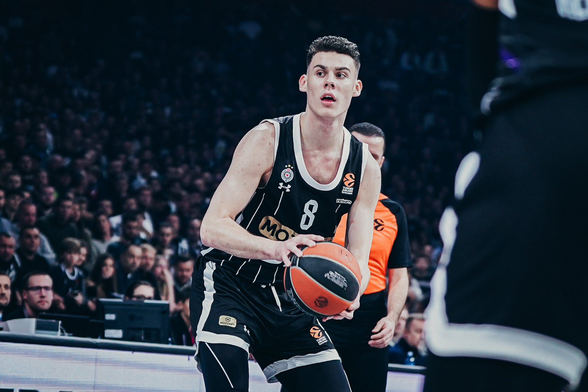 Partizan tone sve dublje, Milano utišao Arenu