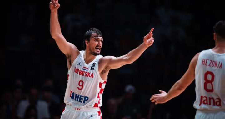Dario Šarić playing for Croatia NT