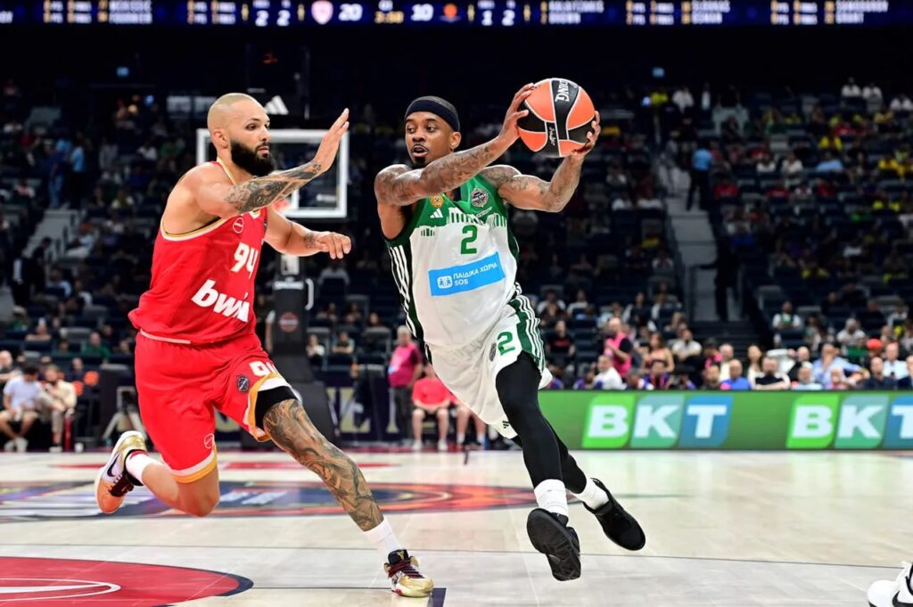 Lorenzo Brown in action against Olympiacos at Euroleague Final Four in Abu Dhabi 2025.