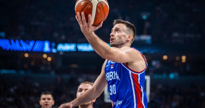 Aleksa Avramović going for layup against Latvia, August 30th 2025, EuroBasket