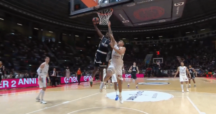 Saliou Niang dunk over Gabriel Deck, September 30th, 2025.