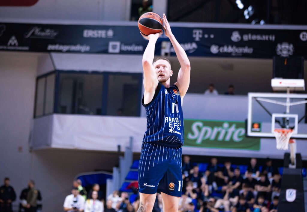 Roland Šmits - in Anadolu Efes jersey against Hapoel Tel Aviv in round 1 of Euroleague, season 2025-26