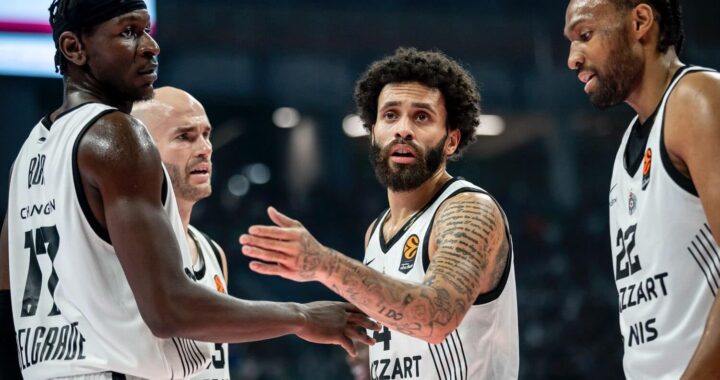 Košarkaši KK Partizan, sleva nadesno - Isak Bonga, Nik Kalates, Dvejn Vašington, Džabari Parker