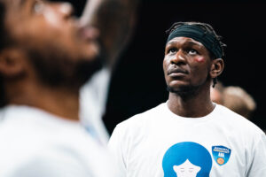 Isak Bonga, košarkaš KK Partizan na zagrevanju pred meč sa ekipom SC Derbija