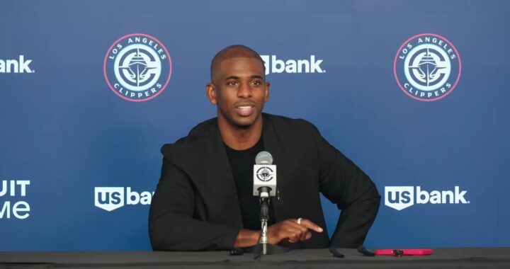 Kris Pol ( Chris Paul ) na konferenciji za medije pred početak sezone 2025-26 i svoj povratak u Los Anđeles Kliperse