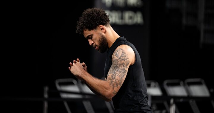 Skoti Vilbekin na zagrevanju pred meč