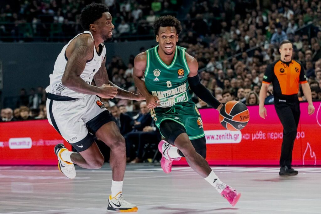 Košarkaš KK Partizan Šejk Milton u duelu sa košarkašem Panatinaikosa, Ti Džej Šorts