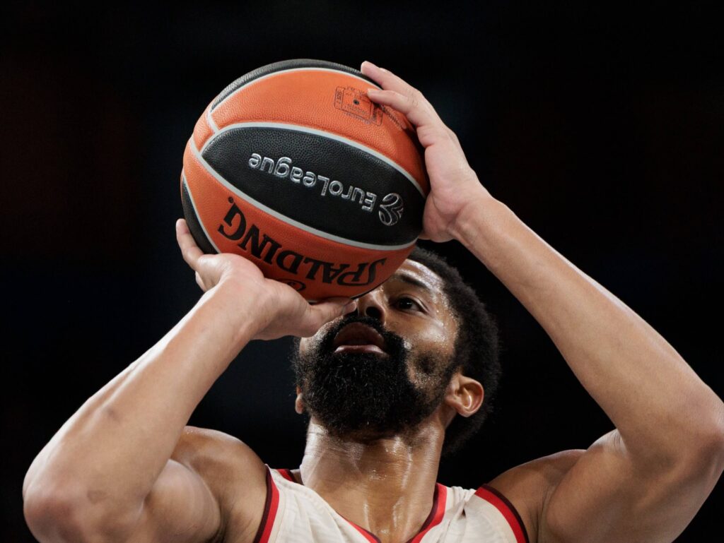 Spenser Dinvidi ( Spencer Dinwidde ) u dresu KK Bajern Minhen