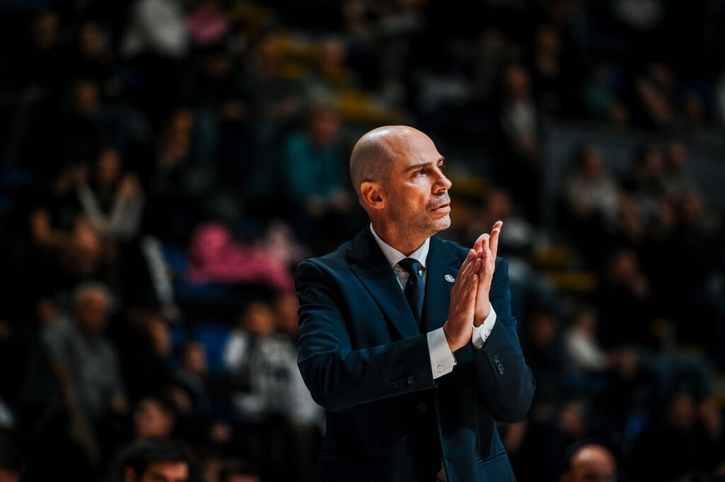 Trener KK Partizan Đoan Penjaroja na meču sa KK Igokea u okviru ABA lige